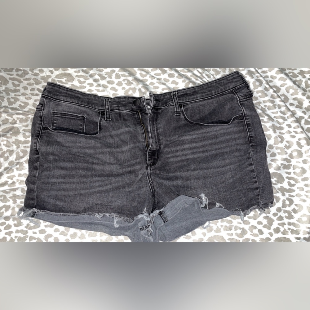 Women’s high rise shorts